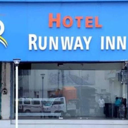 Hotel Runway Inn Ahmedabad Extérieur photo