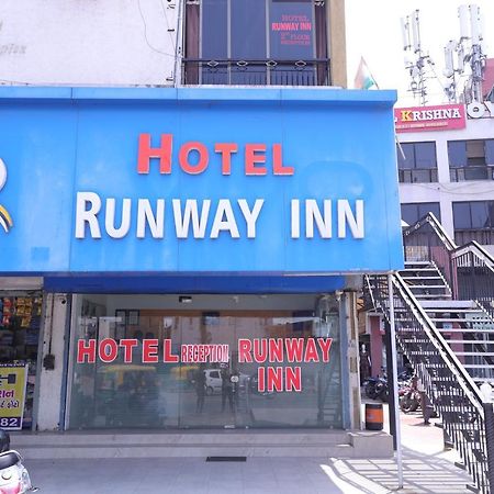 Hotel Runway Inn Ahmedabad Extérieur photo