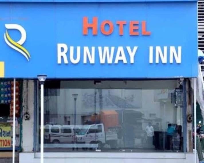 Hotel Runway Inn Ahmedabad Extérieur photo