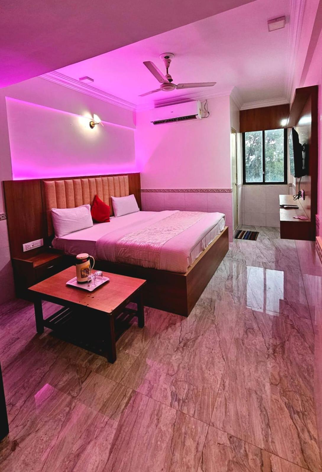 Hotel Runway Inn Ahmedabad Extérieur photo